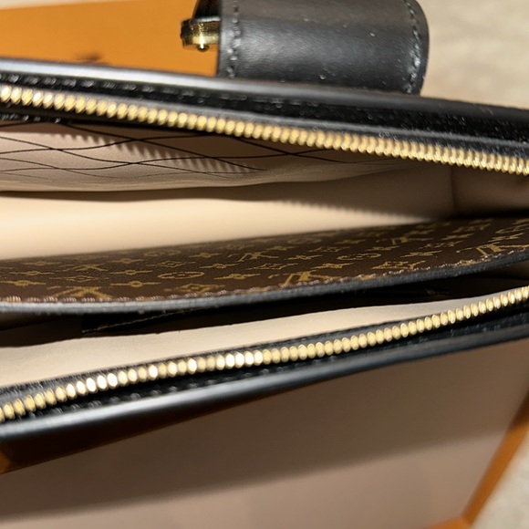 LOUIS VUITTON Reverse Monogram Trunk - Picture 8 of 8